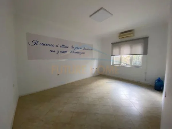 Tirane, jepet me qera ambjent biznesi Kati 0, 149 m² 800 € (21 Dhjetori)