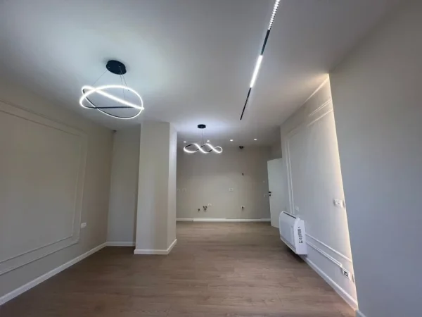 Tirane, shitet apartament 2+1+Ballkon Kati 3, 103 m² 255.000 € (Qender)