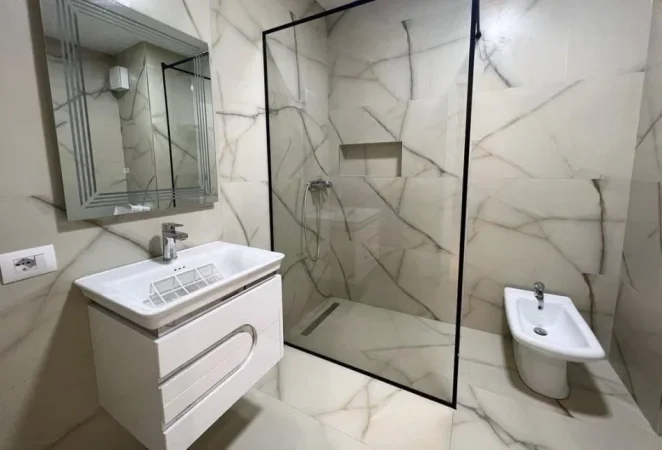 Tirane, shitet apartament 1+1+Ballkon Kati 4, 75 m² 165.000 € (Komuna e Parisit)