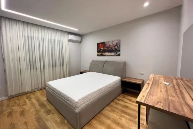 Tirane, shitet apartament 1+1+Ballkon Kati 4, 75 m² 165.000 € (Komuna e Parisit)