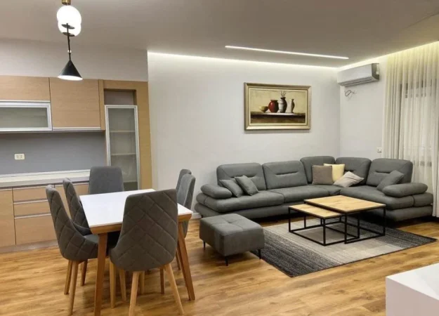 Tirane, shitet apartament 1+1+Ballkon Kati 4, 75 m² 165.000 € (Komuna e Parisit)