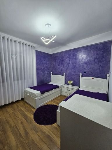 Tirane, jepet me qera apartament 3+1 Kati 3, 145 m² 1.200 € (Kopshti Botanik)