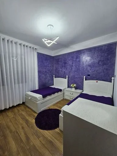 Tirane, jepet me qera apartament 3+1 Kati 3, 145 m² 1.200 € (Kopshti Botanik)