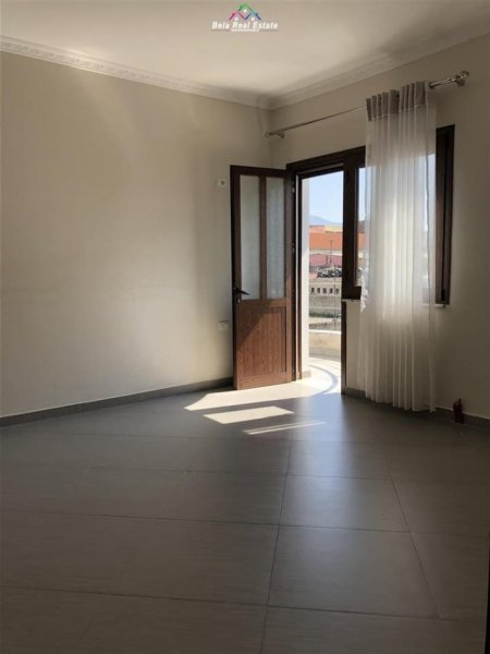 Tirane, jepet me qera Vile 2+1 Kati 2, 119 m² 370 € (5 maji)