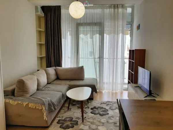 Tirane, jepet me qera apartament 1+1+Ballkon Kati 7, 60 m² 650 € (komuna e parisit)
