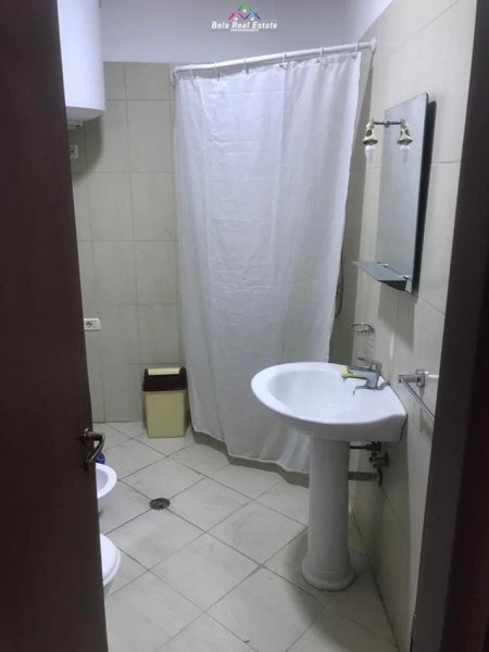 Tirane, jepet me qera apartament 2+1 Kati 2, 80 m² 420 € (yzberisht)