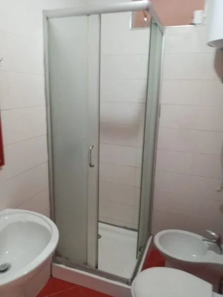 Tirane, jepet me qera apartament 2+1 Kati 3, 70 m² 450 € (Qytet Studenti)