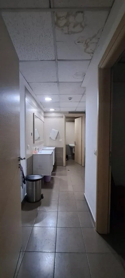 Tirane, jepet me qera zyre Kati 7, 244 m² 2.200 € (Rruga e Dibres, Selvia, Tirane)