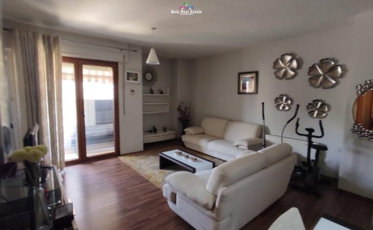 Tirane, jepet me qera apartament 2+1 Kati 4, 120 m² 750 € (rruga e Dibres)