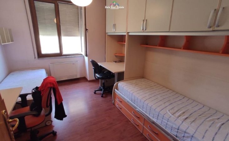Tirane, jepet me qera apartament 2+1 Kati 4, 120 m² 750 € (rruga e Dibres)