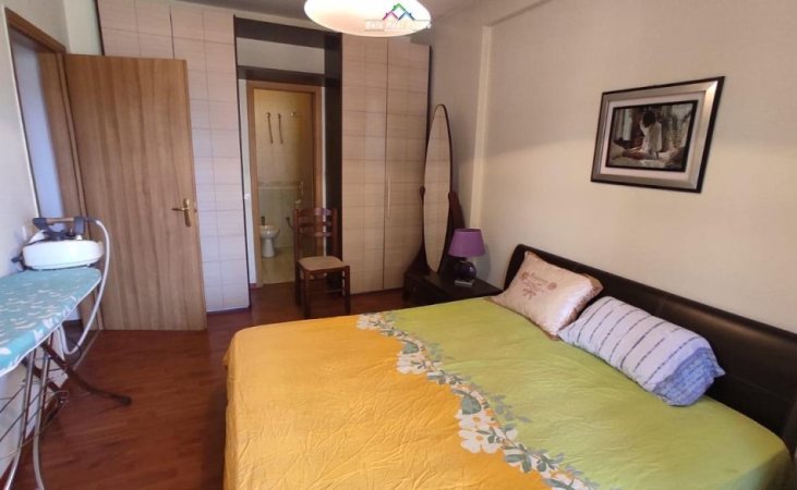 Tirane, jepet me qera apartament 2+1 Kati 4, 120 m² 750 € (rruga e Dibres)