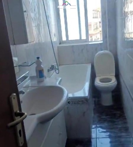 Tirane, jepet me qera apartament 2+1 Kati 4, 75 m² 450 € (mine peza)