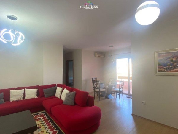 Tirane, jepet me qera apartament 2+1 Kati 6, 100 m² 700 € (pallati me shigjeta)