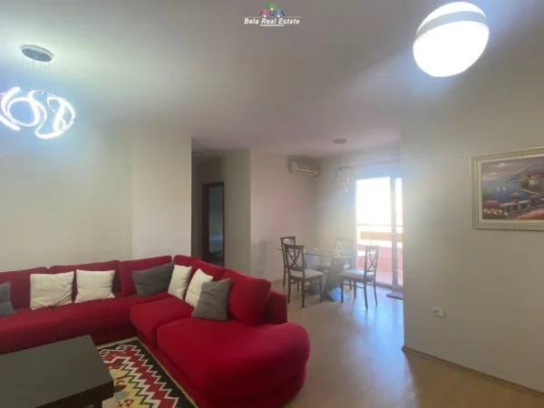 Tirane, jepet me qera apartament 2+1 Kati 6, 100 m² 700 € (pallati me shigjeta)