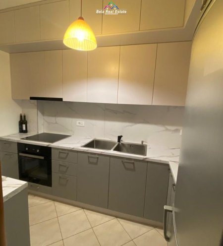 Tirane, jepet me qera apartament 2+1 Kati 6, 100 m² 700 € (pallati me shigjeta)