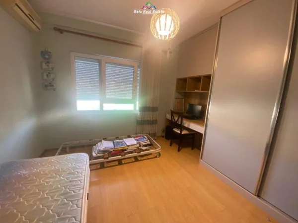 Tirane, jepet me qera apartament 2+1 Kati 6, 100 m² 700 € (pallati me shigjeta)