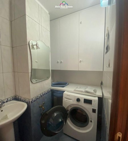 Tirane, jepet me qera apartament 2+1 Kati 6, 100 m² 700 € (pallati me shigjeta)