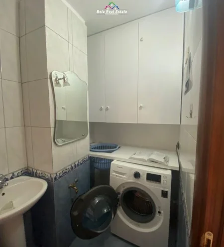 Tirane, jepet me qera apartament 2+1 Kati 6, 100 m² 700 € (pallati me shigjeta)