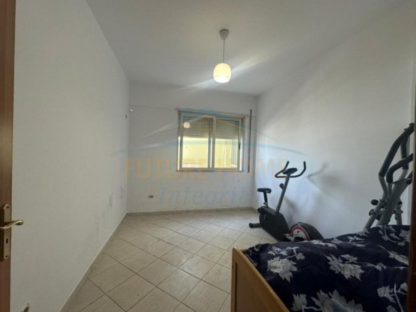 Tirane, shitet apartament 2+1 Kati 11, 101 m² 170.000 € (Rruga e Kavajes, prane Delijorgjit)
