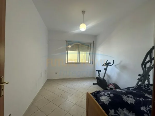 Tirane, shitet apartament 2+1 Kati 11, 101 m² 170.000 € (Rruga e Kavajes, prane Delijorgjit)