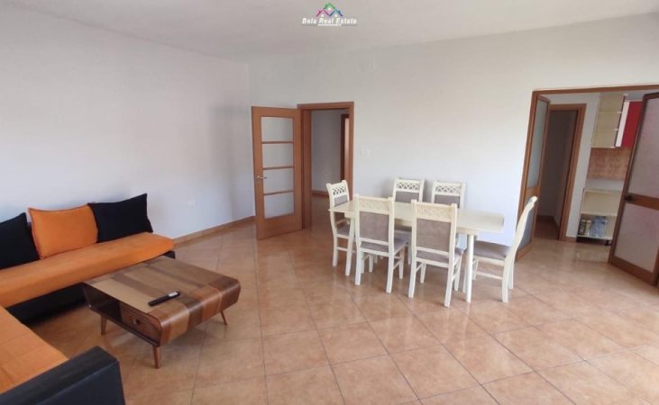 Tirane, jepet me qera Vile 3+1 Kati 3, 180 m² 850 € (Rruga e Kavajes)