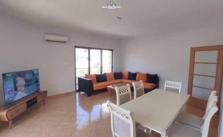 Tirane, jepet me qera Vile 3+1 Kati 3, 180 m² 850 € (Rruga e Kavajes)