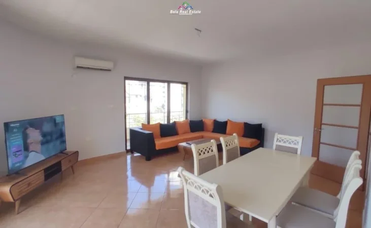 Tirane, jepet me qera Vile 3+1 Kati 3, 180 m² 850 € (Rruga e Kavajes)