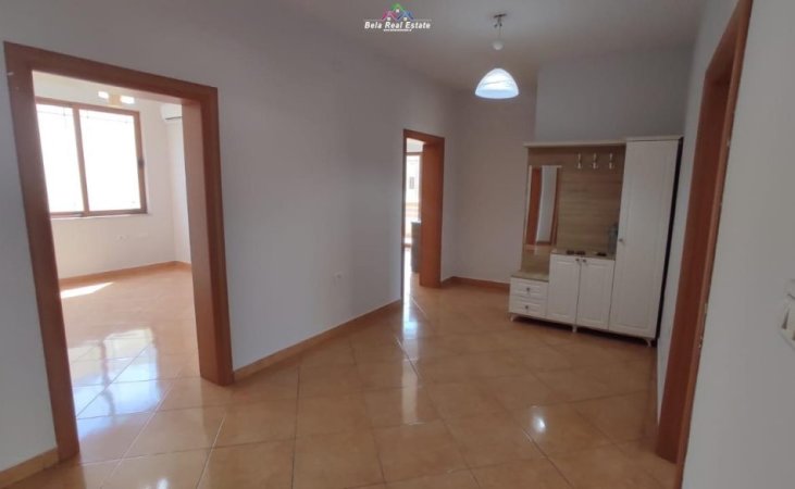 Tirane, jepet me qera Vile 3+1 Kati 3, 180 m² 850 € (Rruga e Kavajes)