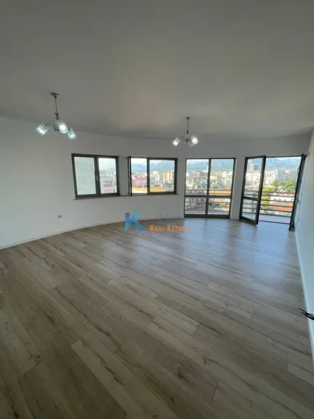 Tirane, shes apartament 1+1+Ballkon Kati 8, 76 m² 155.000 € (Zogu i Zi)