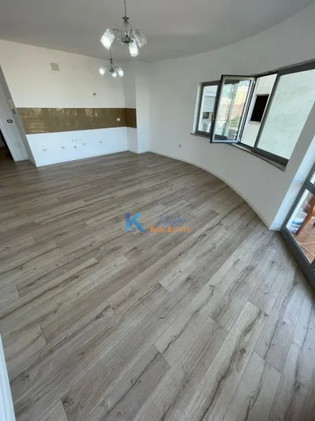 Tirane, shes apartament 1+1+Ballkon Kati 8, 76 m² 155.000 € (Zogu i Zi)