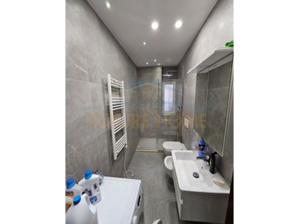 Tirane, jepet me qera apartament 2+1 Kati 3, 85 m² 600 € (Blloku)
