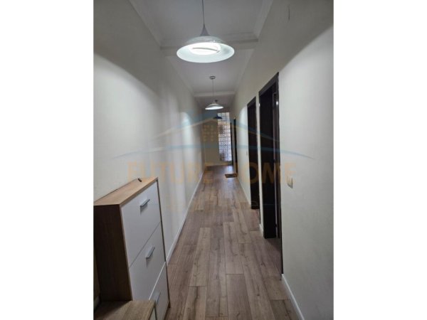 Tirane, jepet me qera apartament 2+1 Kati 3, 85 m² 600 € (Blloku)