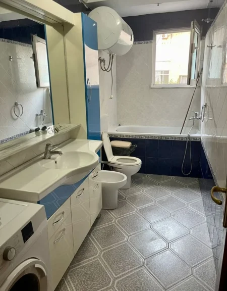 Tirane, Apartament 2+1 me qira  Kati 2, 69 m² 40 000 ALL ( I diskutueshem) (Brryli)
