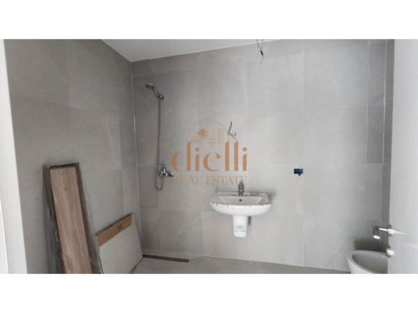 Tirane, jepet me qera apartament 1+1+Ballkon Kati 9, 800 € (Lake View Residence)