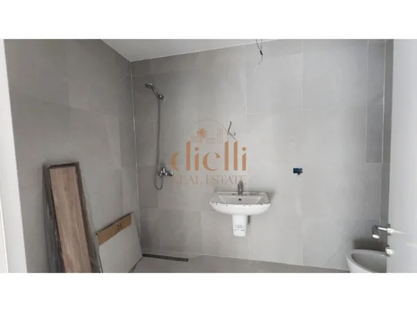 Tirane, jepet me qera apartament 1+1+Ballkon Kati 9, 800 € (Lake View Residence)