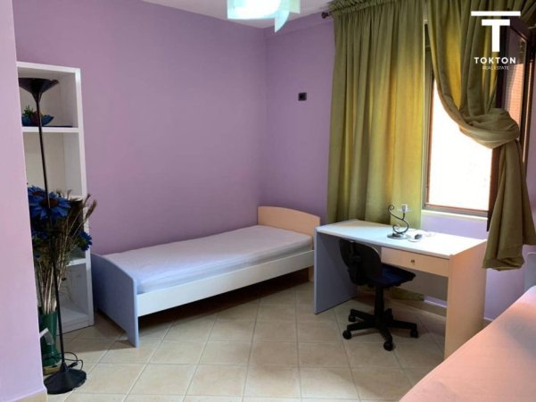 Tirane, jepet me qera 2+1 Kati 10, 103 m² 900 € (MINE PEZA)