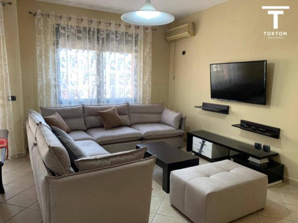 Tirane, jepet me qera 2+1 Kati 10, 103 m² 900 € (MINE PEZA)
