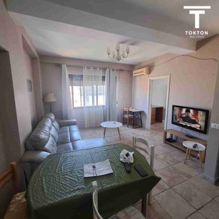 Tirane, jepet me qera apartament 3+1 Kati 6, 100 m² 700 € (MINE PEZA)
