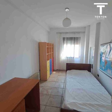 Tirane, jepet me qera apartament 3+1 Kati 6, 100 m² 700 € (MINE PEZA)