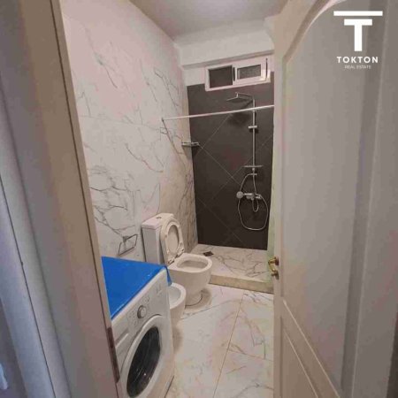 Tirane, jepet me qera apartament 3+1 Kati 6, 100 m² 700 € (MINE PEZA)