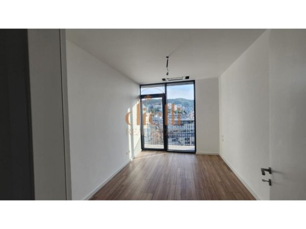 Tirane, jepet me qera apartament 2+1+Aneks+Ballkon Kati 11, 135 m² 1.000 € 
