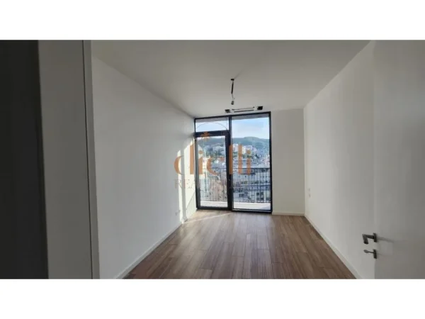 Tirane, jepet me qera apartament 2+1+Aneks+Ballkon Kati 11, 135 m² 1.000 € 