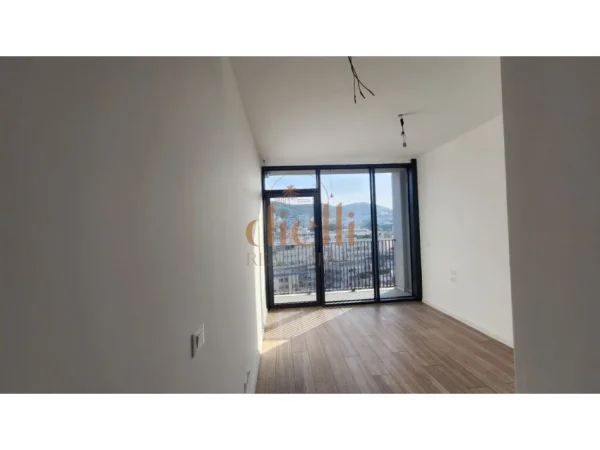 Tirane, jepet me qera apartament 2+1+Aneks+Ballkon Kati 11, 135 m² 1.000 € 