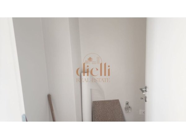 Tirane, jepet me qera apartament 2+1+Aneks+Ballkon Kati 11, 135 m² 1.000 € 