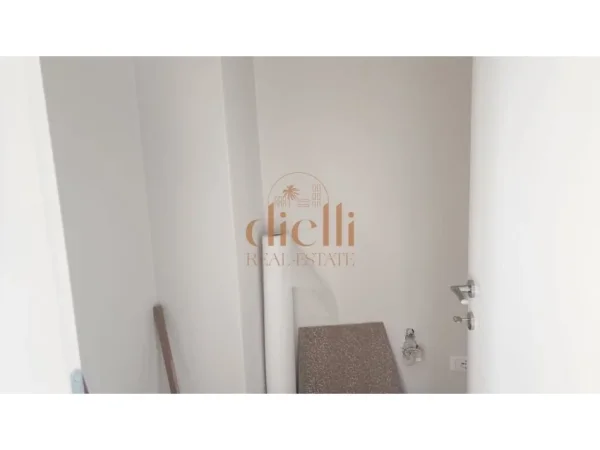 Tirane, jepet me qera apartament 2+1+Aneks+Ballkon Kati 11, 135 m² 1.000 € 