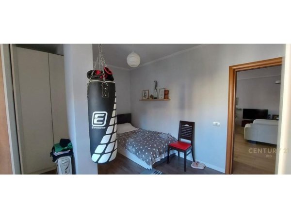 Tirane, jepet me qera apartament 2+1 Kati 2, 102 m² 700 € (stadiumi dinamo)