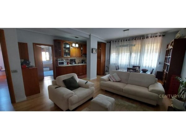 Tirane, jepet me qera apartament 2+1 Kati 2, 102 m² 700 € (stadiumi dinamo)