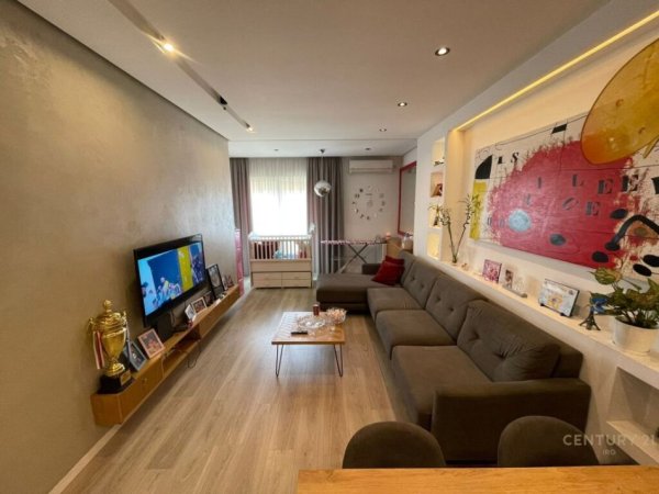Tirane, jepet me qera apartament 1+1 Kati 5, 68 m² 550 € (parku olimpik)