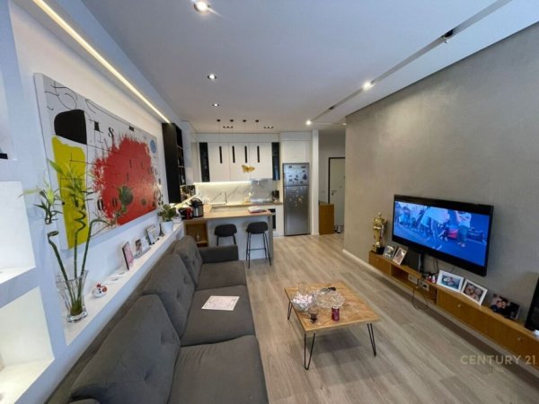 Tirane, jepet me qera apartament 1+1 Kati 5, 68 m² 550 € (parku olimpik)