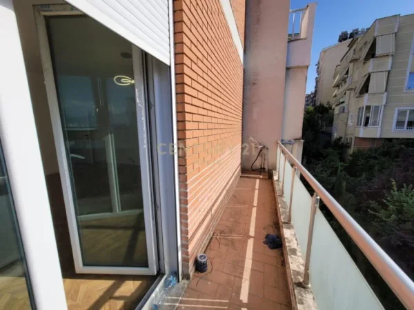 Tirane, shitet apartament 2+1+Ballkon Kati 3, 87 m² 180.000 € (kodras e diellit)